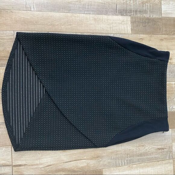 🌟 JULIENNE Black Fitted Pencil Skirt Dotted - Picture 9 of 11